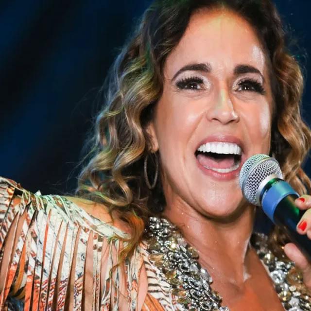 Daniela Mercury volta a criticar Tony Salles em trio: Atrasou de novo