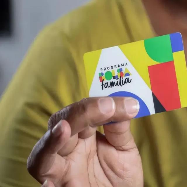 Beneficiários do Bolsa Família superam estimativa de famílias pobres em 22% dos municípios