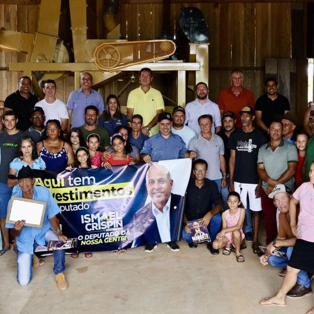 Ismael Crispin participa da entrega de máquina beneficiadora de café para a Associação Unidos Venceremos