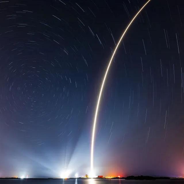 SpaceX celebra 250º lançamento da Starlink com imagem impressionante