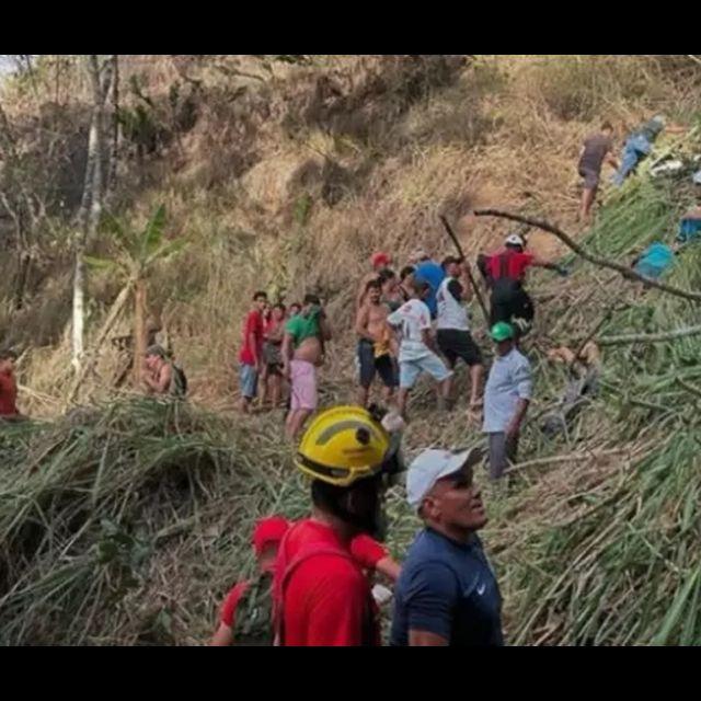 Acidente com ônibus escolar faz 17 mortos e 28 feridos em Alagoas