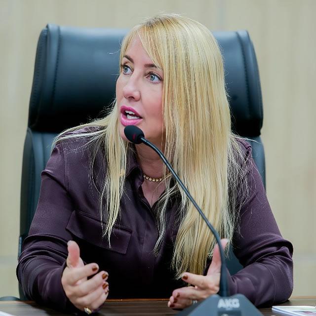 Ieda Chaves sugere que Seduc afixe cartazes com canais para denúncias de abuso sexual infantojuvenil
