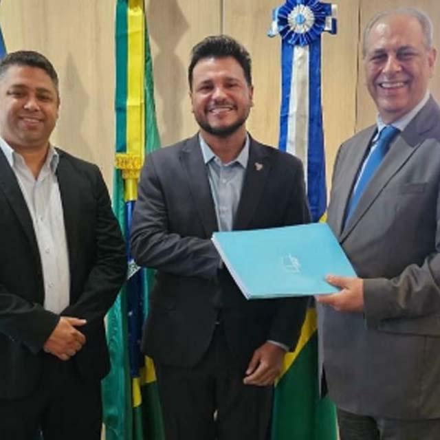 Presidente do SINJUR e Presidente do TJ vão juntos entregar Projeto de Lei do PCCS ao Presidente da Assembleia Legislativa