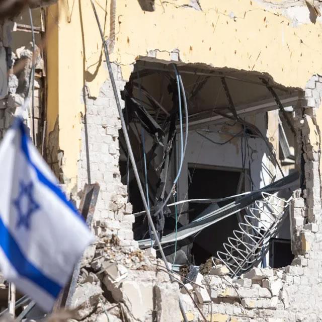 Israel diz que matou 11 cientistas nucleares e acertou 900 alvos no Irã