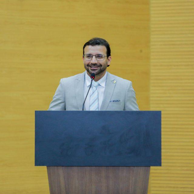 Deputado Ribeiro do Sinpol debate melhorias salariais para a classe médica em Rondônia