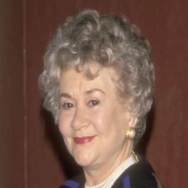 Morre a atriz Joan Plowright, estrela de 101 Dalmatas, aos 95 anos