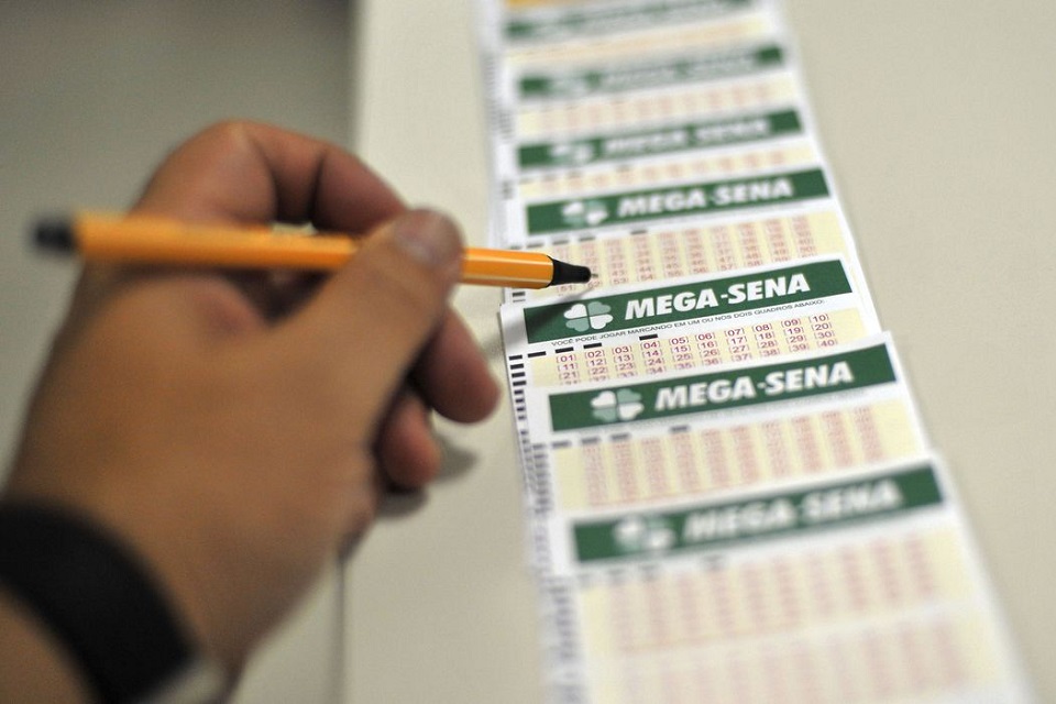 Mega-Sena acumulada sorteia hoje prêmio de R$ 200 milhões