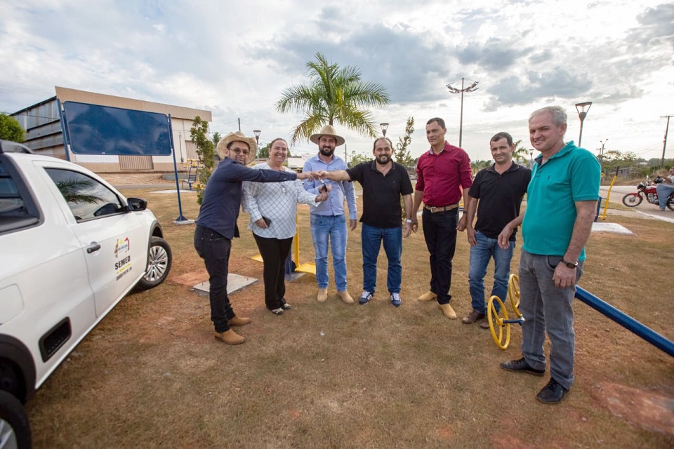Presidente Laerte Gomes acompanha entrega de veículo e academia pública para Nova Brasilândia do Oeste