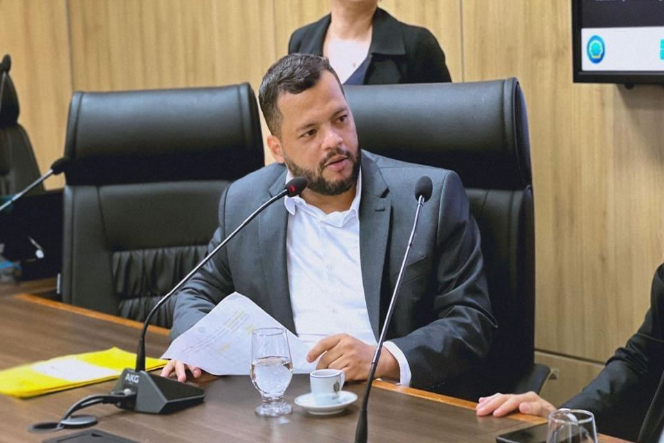 Edevaldo Neves cobra Caerd sobre a falta de água nos residenciais Orgulho do Madeira e Morar Melhor
