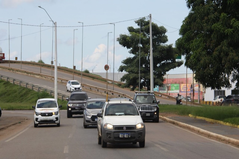 Prazo para regularizar licenciamento anual de veículos com placa final 8 segue até dia 30 de agosto