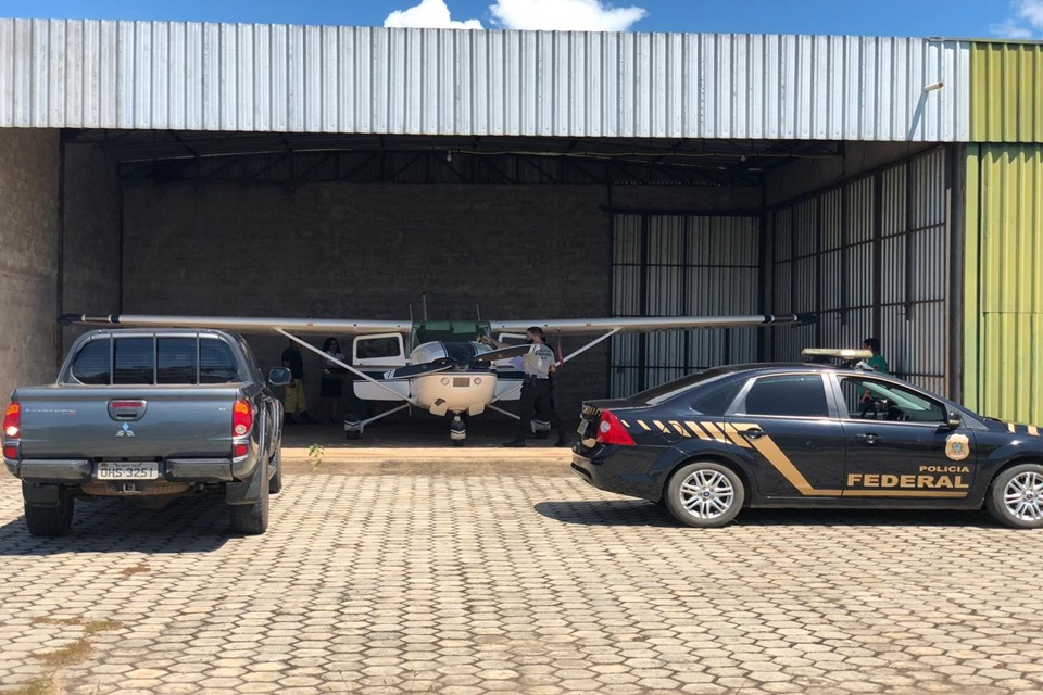 Ji-Paraná/RO – A Polícia Federal cumpriu nesta manhã um mandado de busca e apreensão e sequestro de bens no aeroporto Municipal José Coleto.
