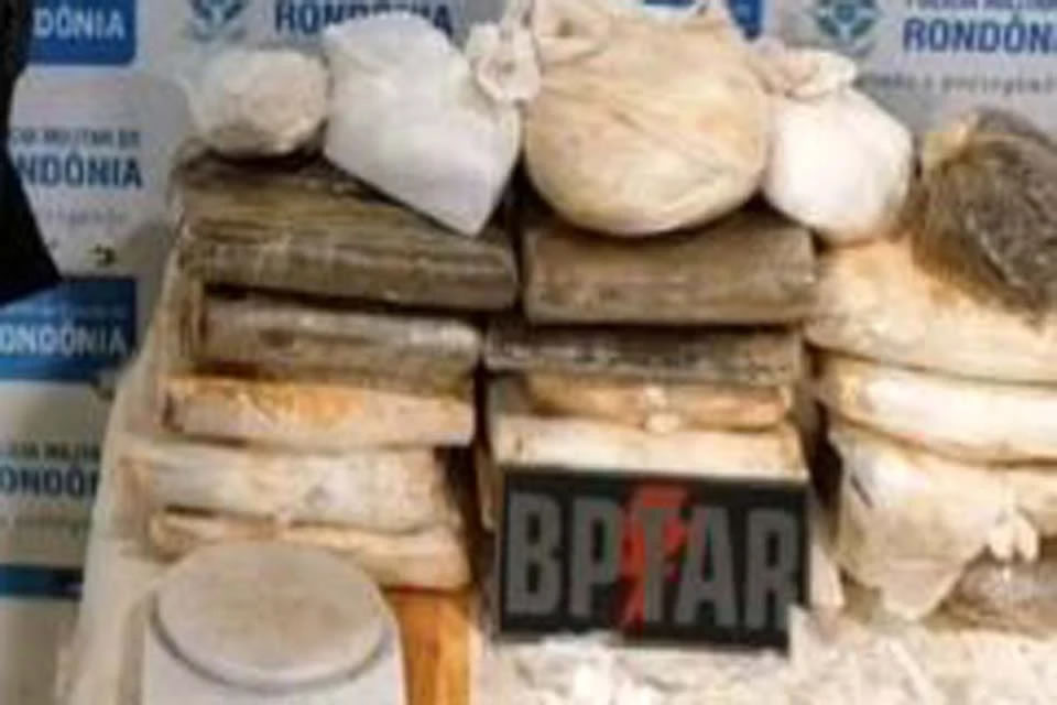 BPTAR apreende mais de 15kg de drogas enterradas após fuga de traficante