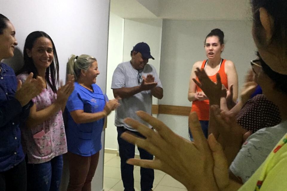 Jovem recebe alta após três anos internada em hospital da Ameron