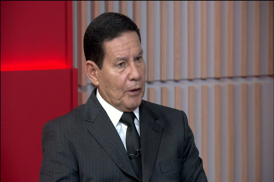 Mourão embarca para os EUA, na primeira viagem ao país como vice-presidente