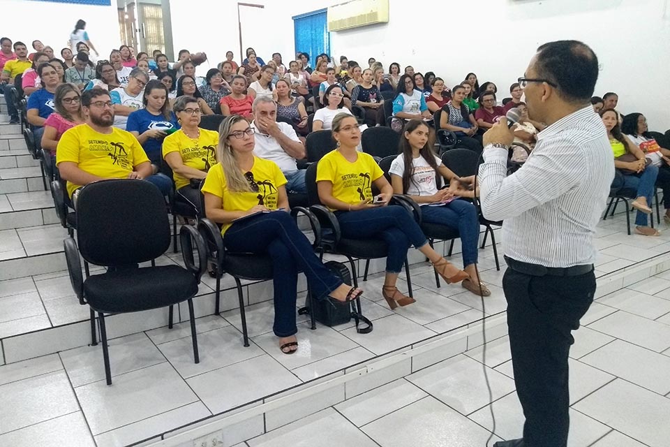 Profissionais da saúde são orientados sobre a prevenção do suicídio em Ji-Paraná