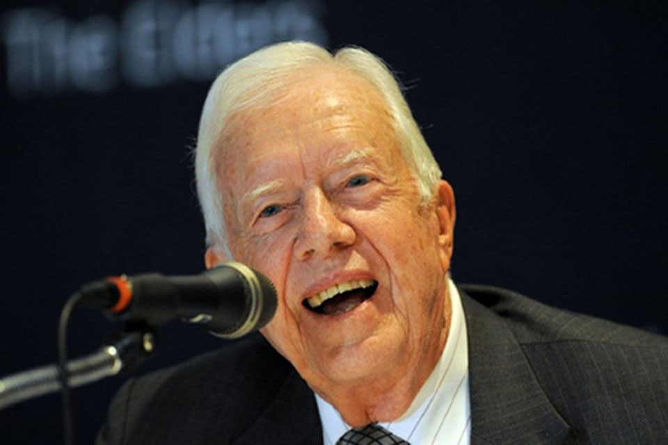 Ex-presidente americano Jimmy Carter cai ao caçar perus e passa por cirurgia
