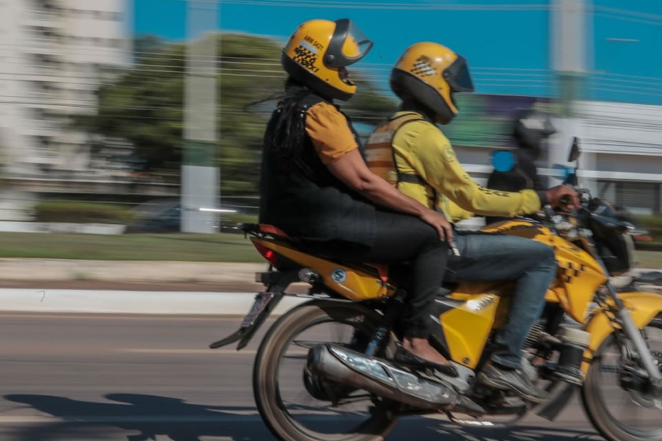 Pedro Fernandes comemora vigência da lei que favorece maioria dos motociclistas e motoristas de aplicativos