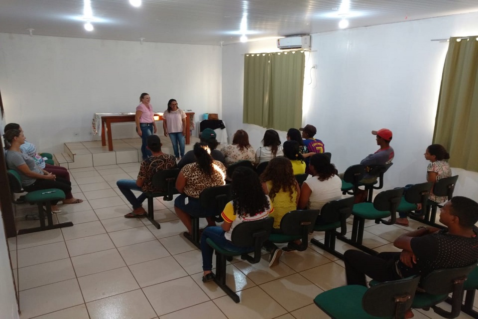 Rolim de Moura - Adolescentes assistidos pelo CREAS participam de atividade para melhorar a autoestima 