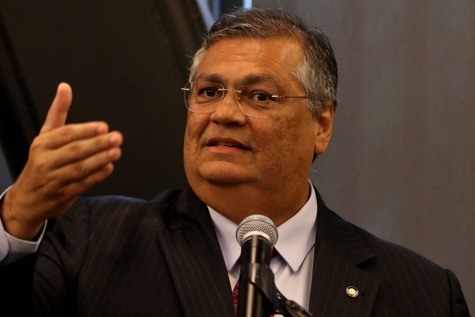 Governo seguirá reforçando efetivo federal no Rio, diz ministro