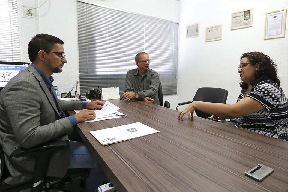 Diretores da APAE de Porto Velho pedem apoio ao deputado Anderson