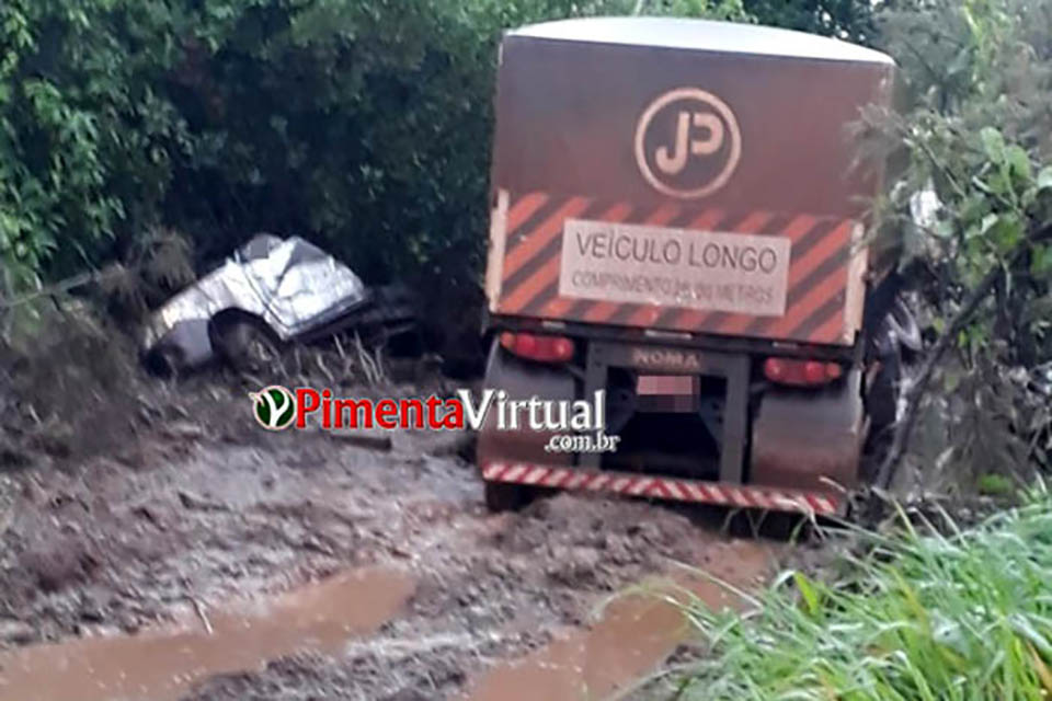 Colisão entre carro e carreta deixa uma vítima fatal na BR-364