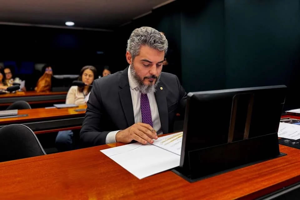 Deputado Thiago Flores Assina Emenda ao PL 1466/2025 em Apoio à Valorização dos Engenheiros e Arquitetos das Instituições Federais de Ensino