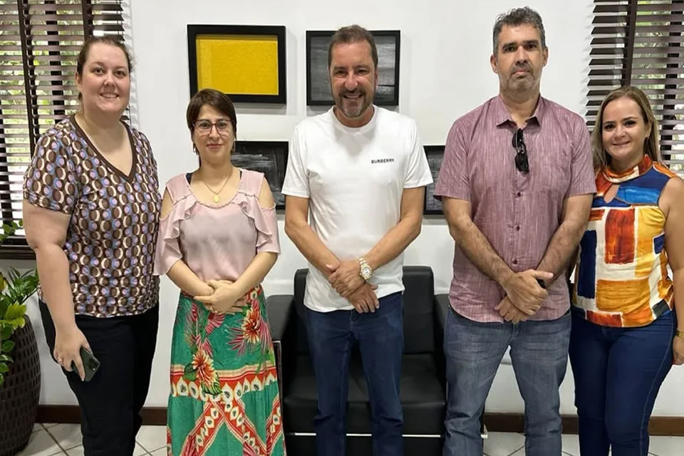 Prefeito Hildon Chaves recebe comitiva representando empresas de treinamento tático desportivo