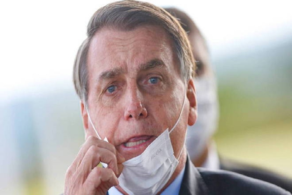 Bolsonaro exige uso da cloroquina e nega que Teich possa ser demitido