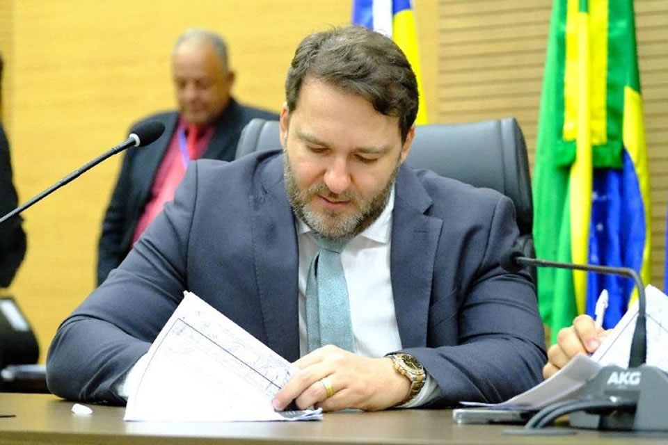 Alex Redano solicita aplicação de Curso de Formação de Sargentos na modalidade EAD