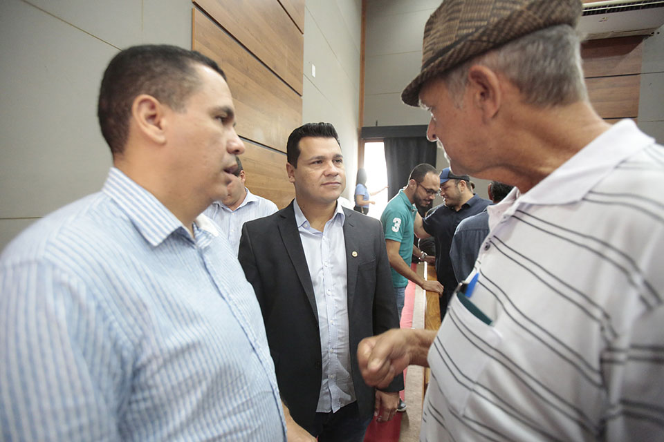 Marcelo Cruz participa de encontro de associações e cooperativas para conhecer demandas