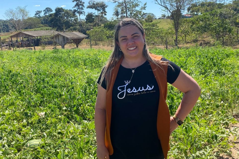 TÁ PAGO: Cláudia de Jesus repassa recursos para Nova União fortalecer agricultura familiar