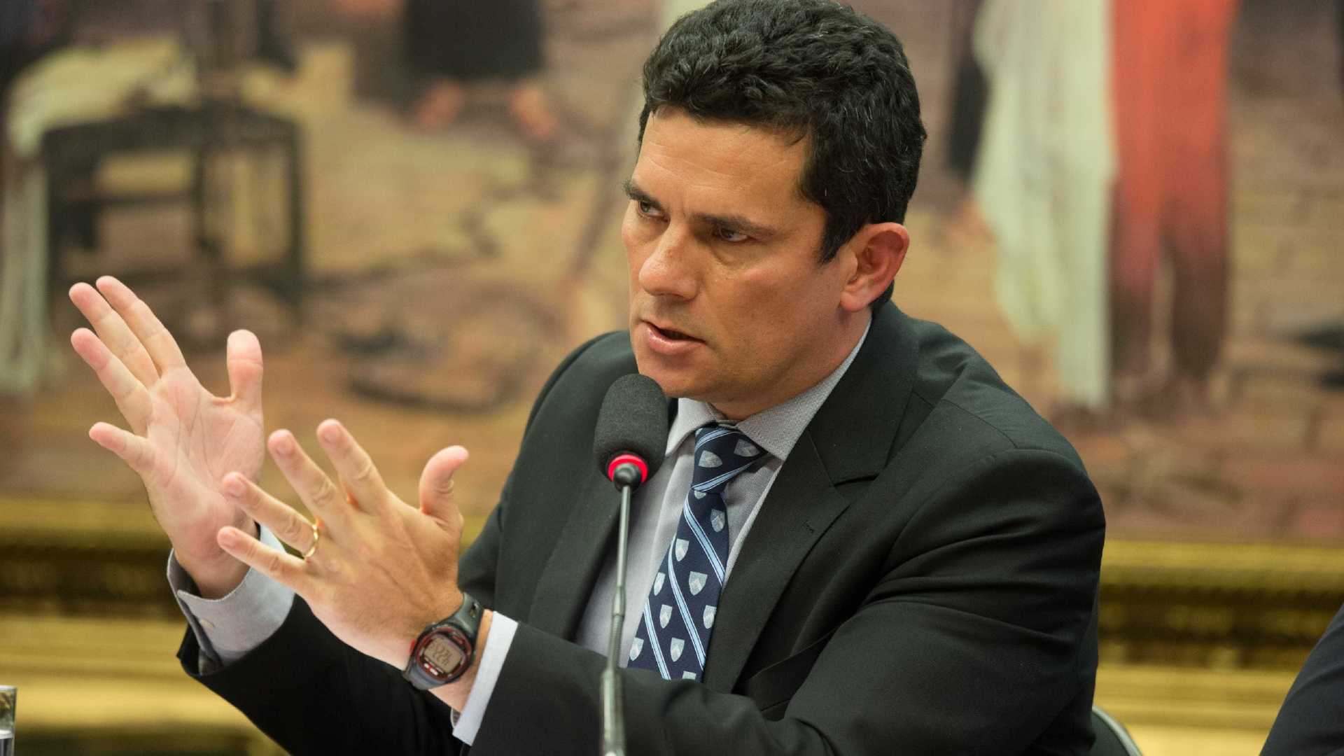 A caminho do Rio, Moro fala em implantar agenda anticorrupção