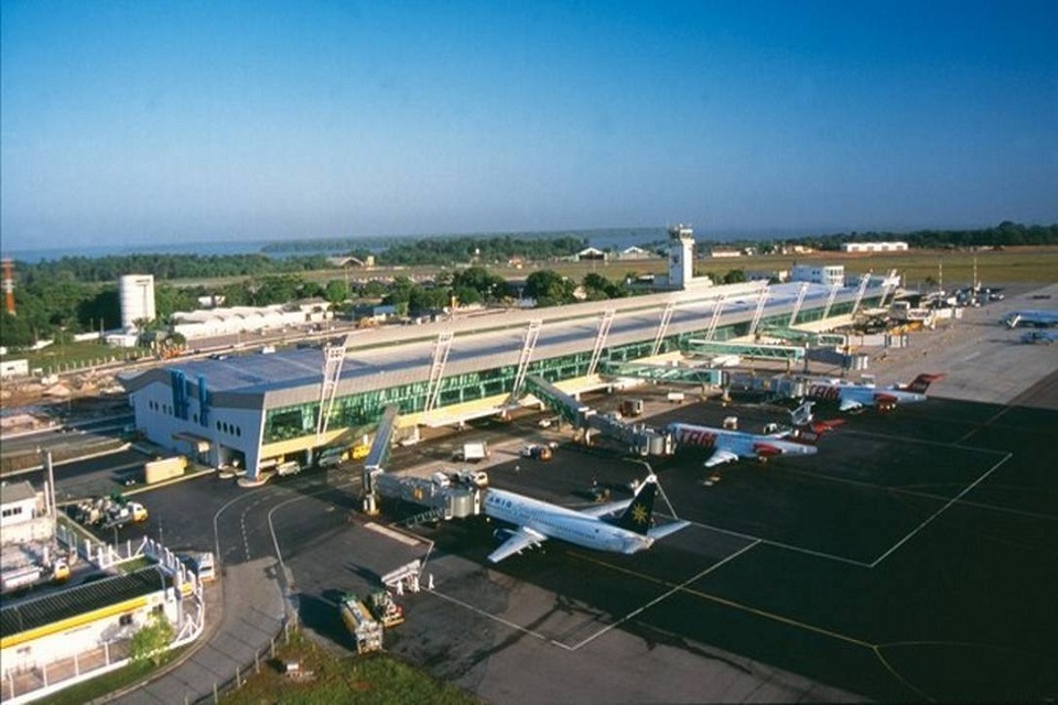 Infraero não pode firmar contrato com empresa para veicular publicidade em estacionamento de aeroporto que contrarie lei municipal