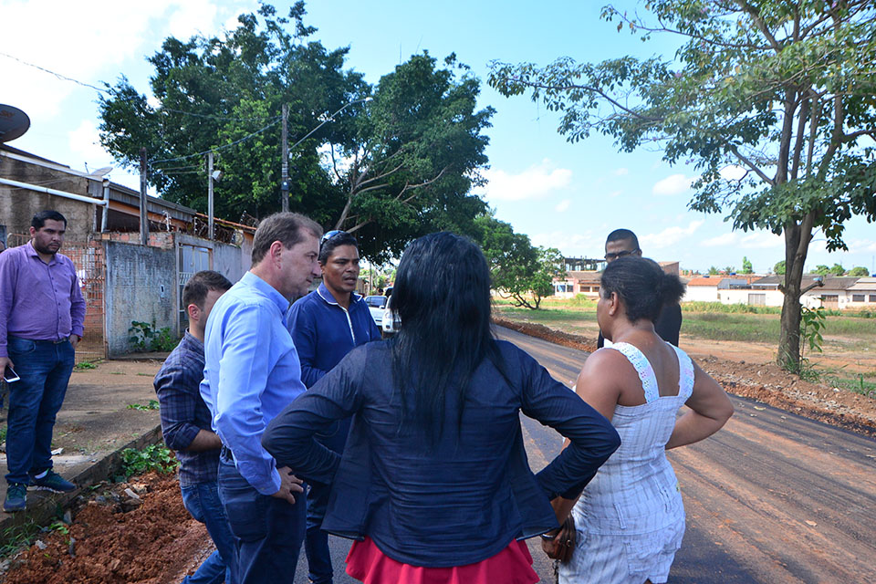 Prefeito Hildon Chaves vistoria obras na capital