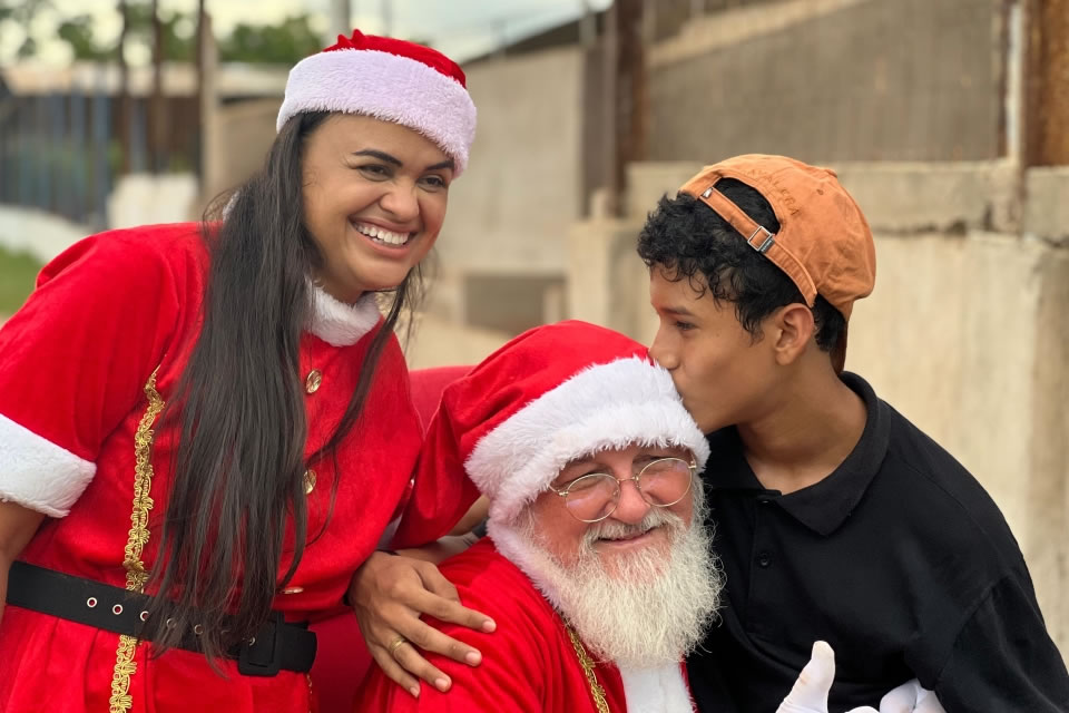 Deputada Dra Taíssa realiza ação social de Natal em bairros de Guajará-Mirim e distritos