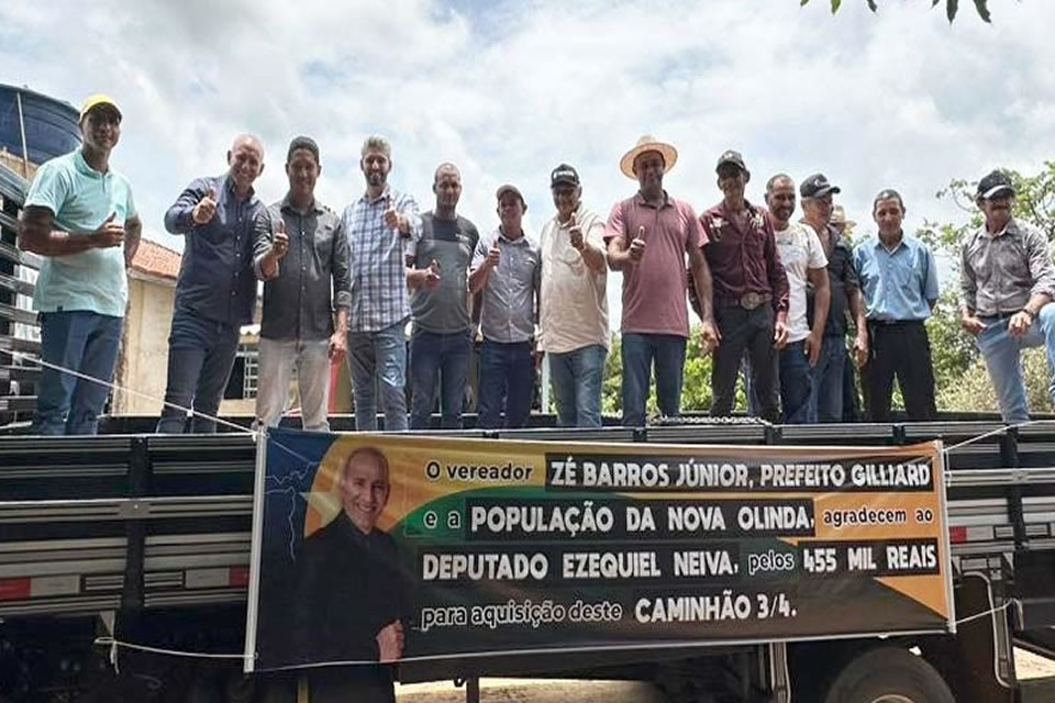 Ezequiel Neiva atende comunidade de produtores rurais com entrega de caminhão em Theobroma