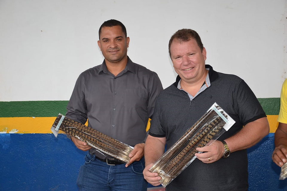 Dr. Neidson participa da doação de materiais para realização de oficinas de artesanato em Guajará-Mirim