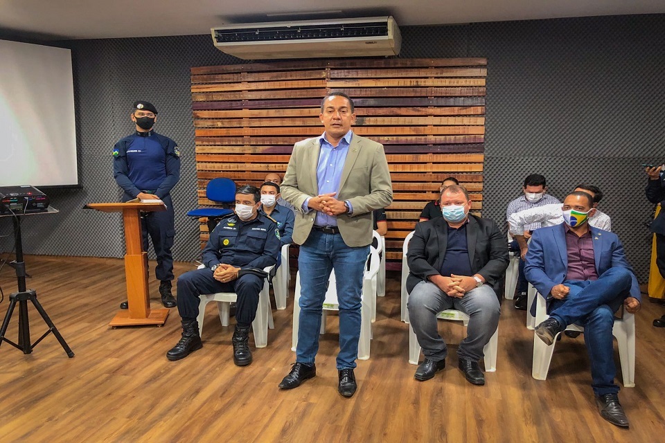 Eyder Brasil entrega revestimento acústico à Banda da PM/RO
