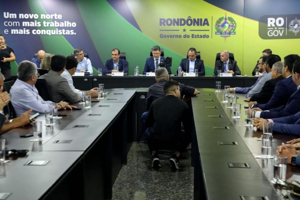 Governo de RO anuncia investimentos na estrutura energética do Estado