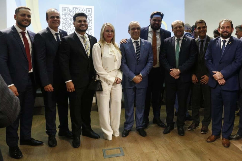 Assembleia prestigia posse do conselheiro Edilson de Sousa Silva na presidência da Atricon