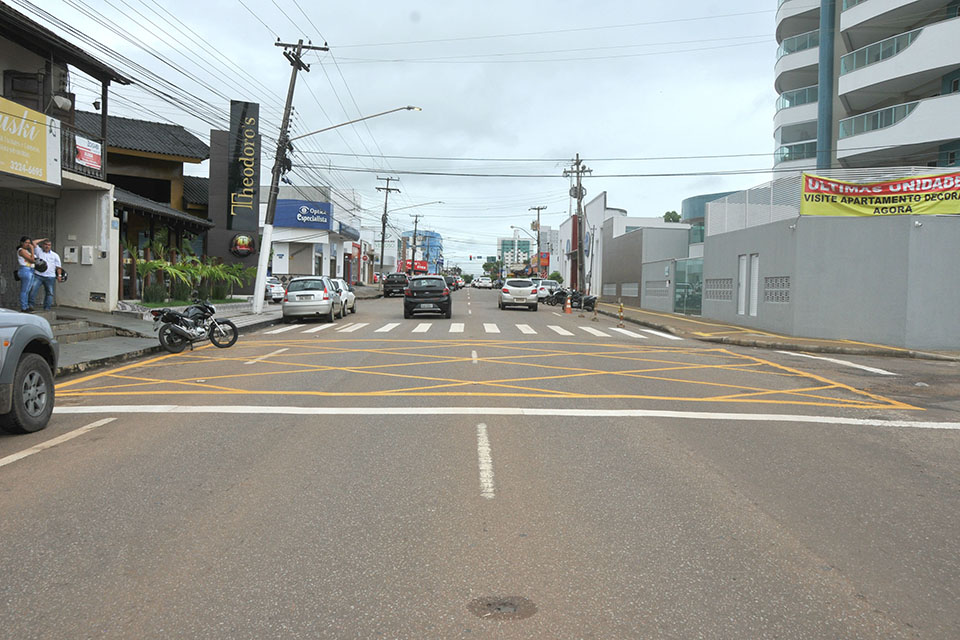 Prefeitura elimina faixa de pedestre em frente posto de gasolina na avenida Calama