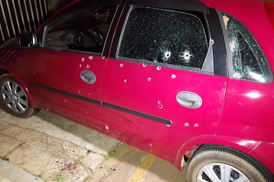 Família é assassinada com 50 tiros em frente ao portão de casa
