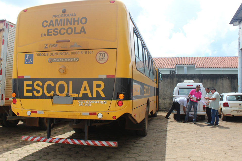 Ônibus novos para o transporte escolar de Vilhena são entregues na Semed