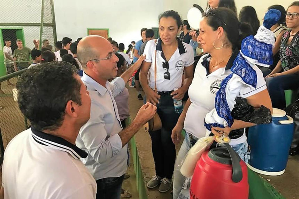   Ismael Crispin prestigia abertura de jogos escolares em São Francisco do Guaporé