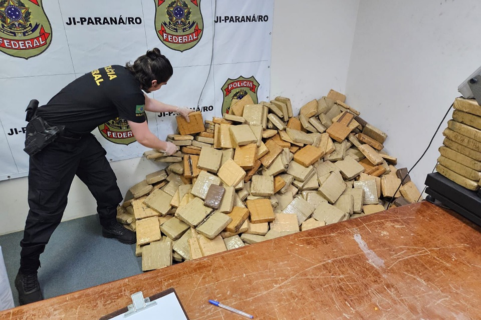 PF incinera cerca de 860 kg de drogas em RO