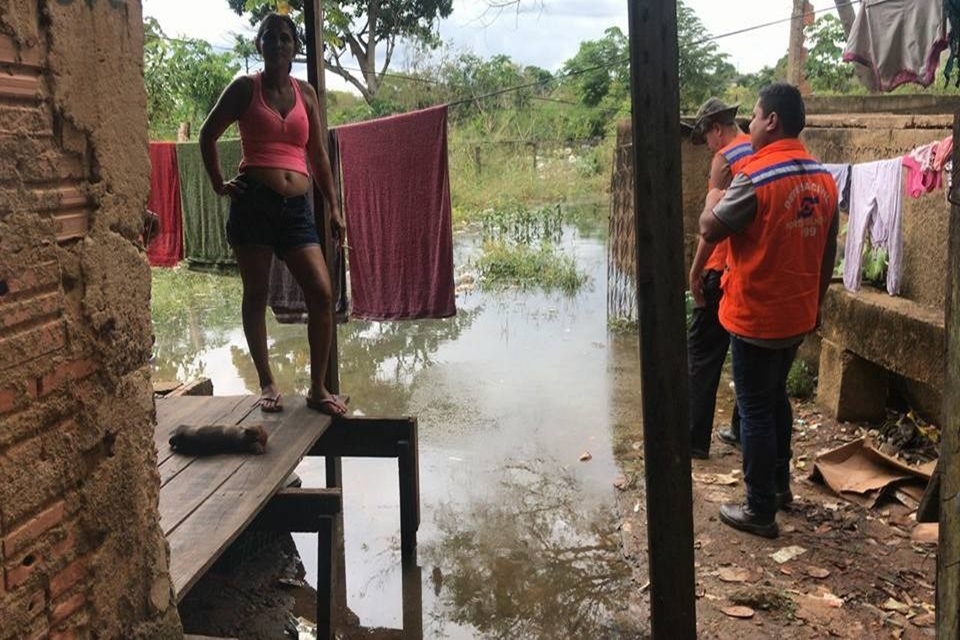 Nível do Rio Madeira continua subindo em Porto Velho e pode chegar a 16 metros até domingo