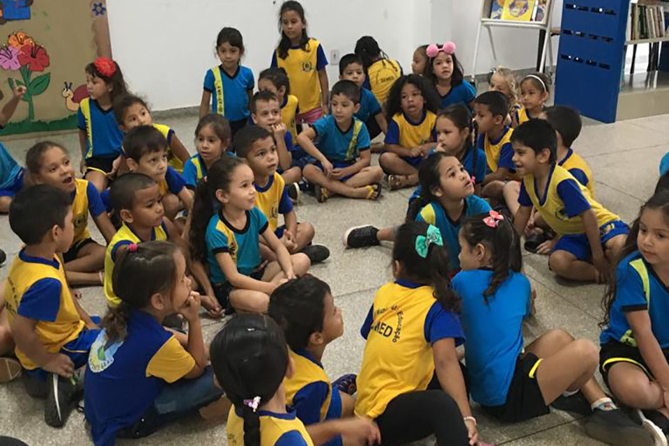 Alunos da escola Voo da Juriti participam do Projeto Contação de História