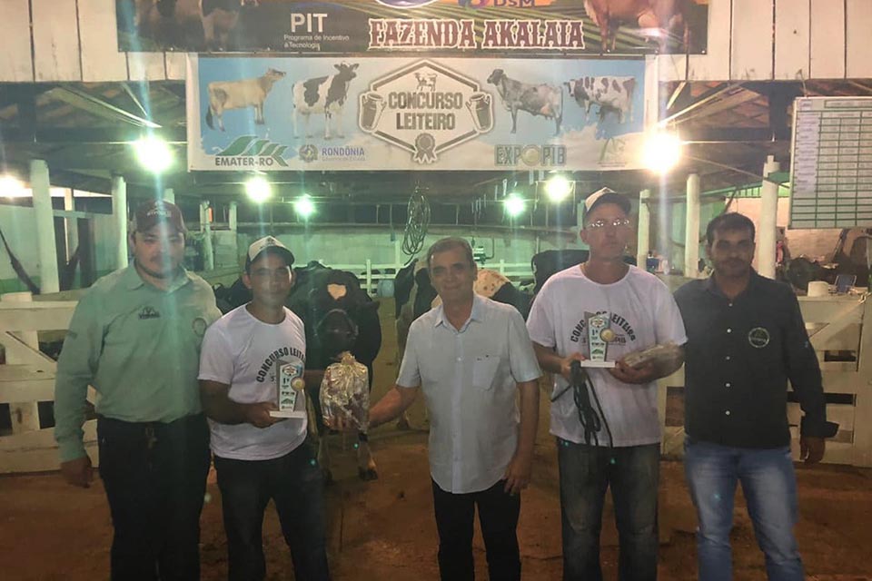 Deputado Chiquinho da Emater participa de feira agropecuária de Pimenta Bueno