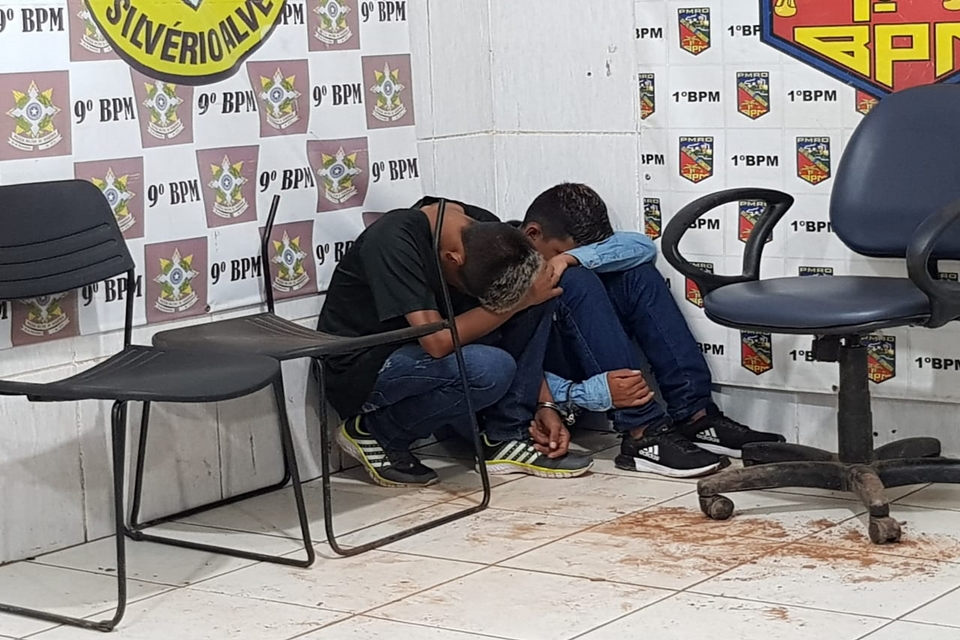 Adolescentes são detidos com moto roubada quando se preparavam para fazer assaltos em Porto Velho