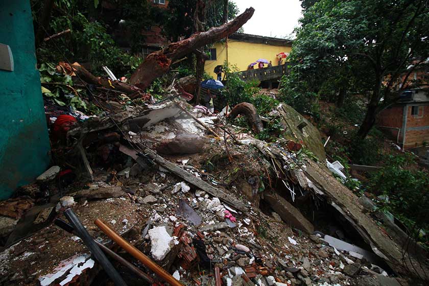 Secretaria do Rio recebe doações para afetados pela chuva